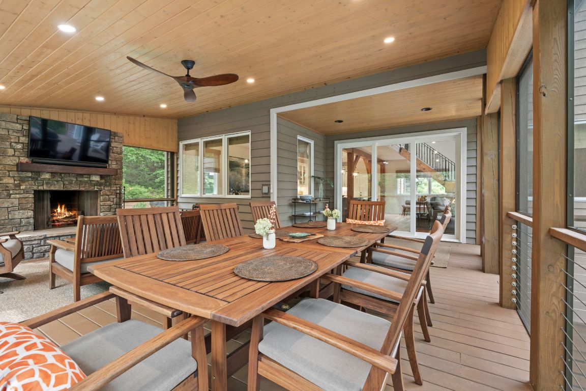 891 Crescent Trail