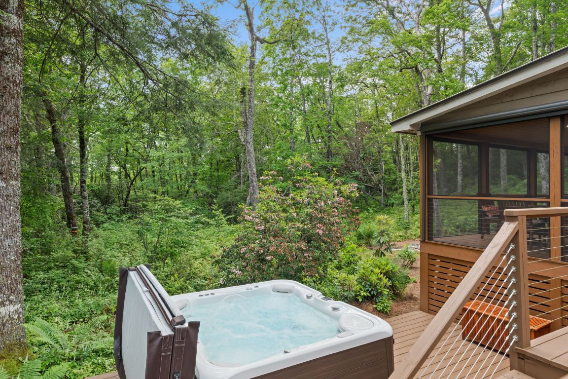 891 Crescent Trail