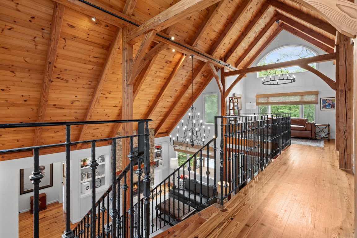 891 Crescent Trail