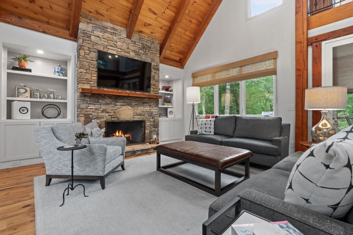 891 Crescent Trail