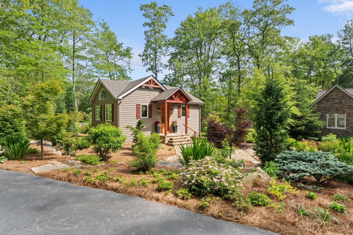 891 Crescent Trail