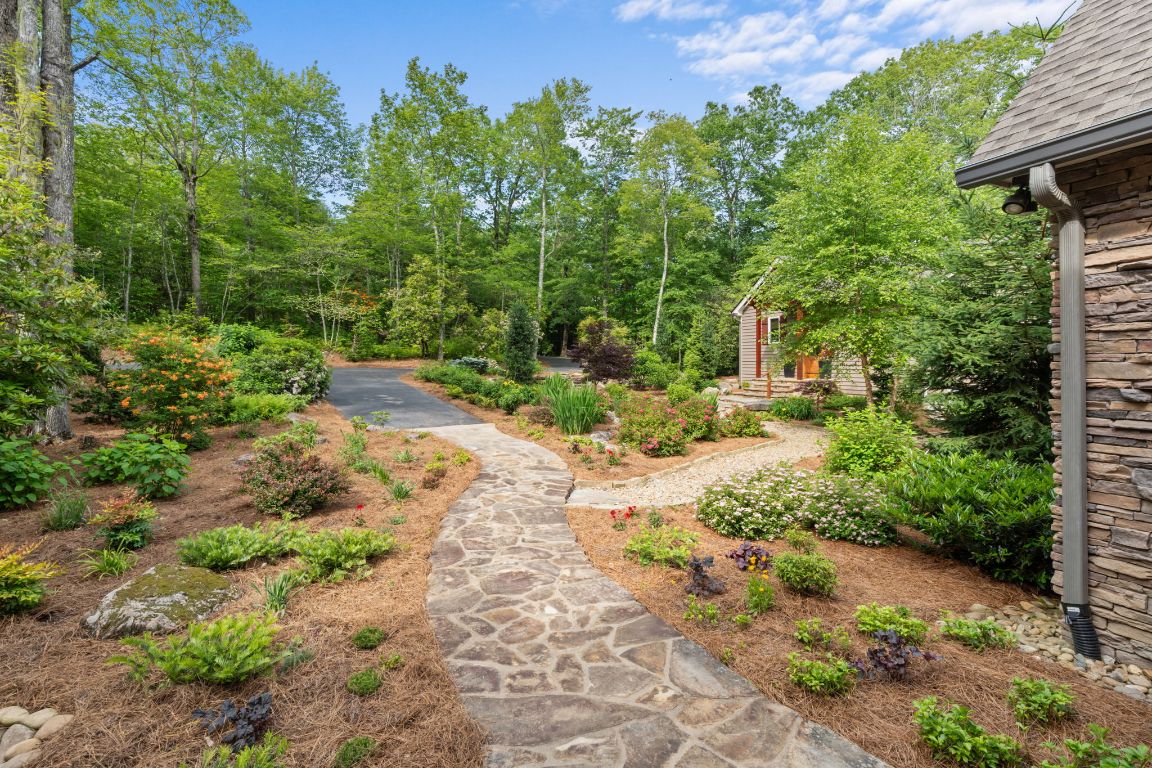 891 Crescent Trail
