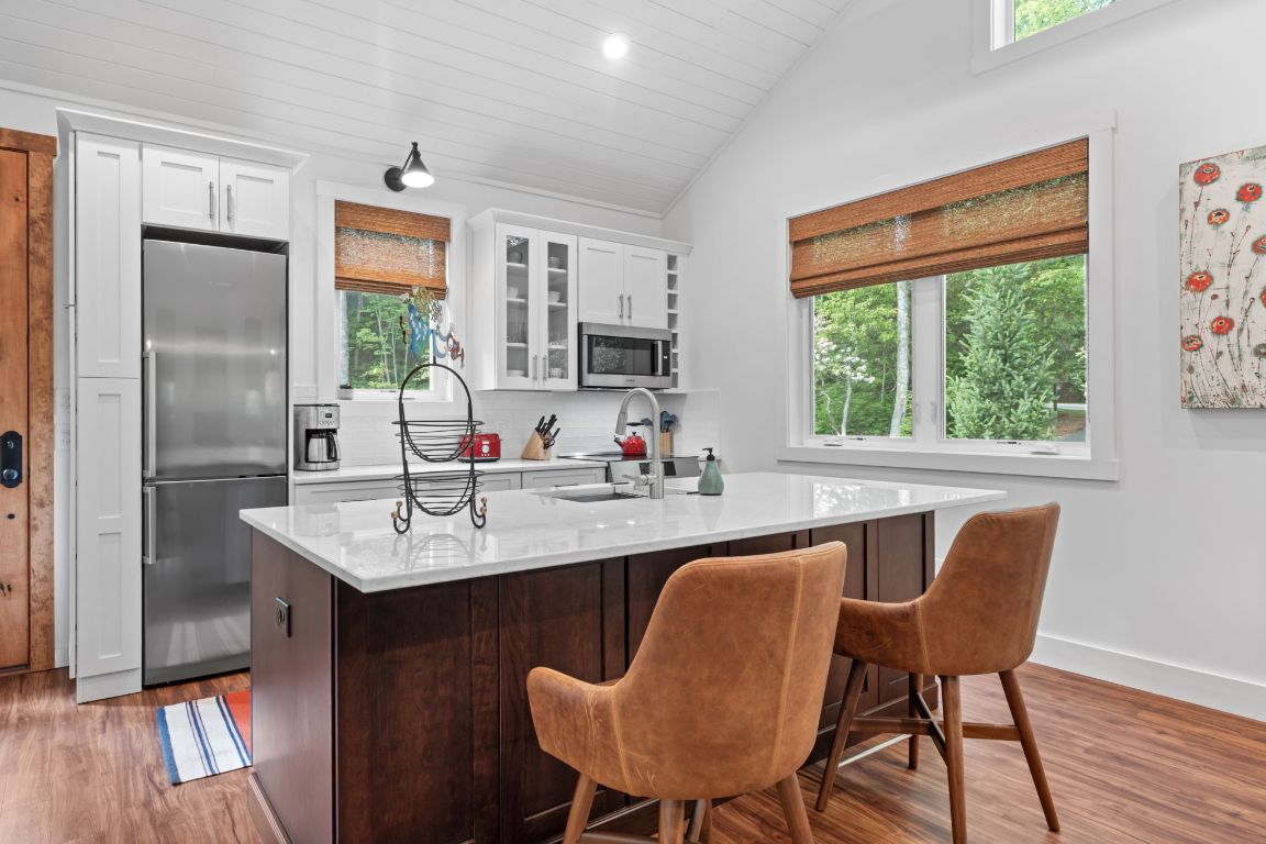 891 Crescent Trail