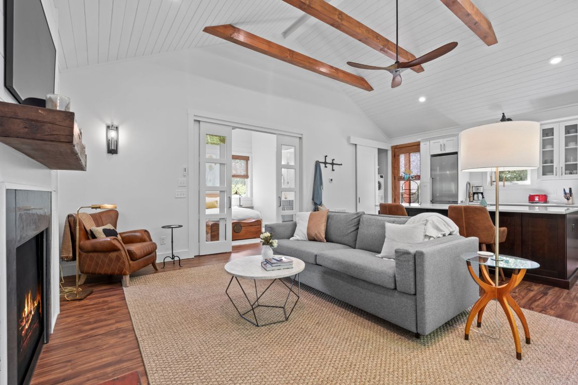 891 Crescent Trail