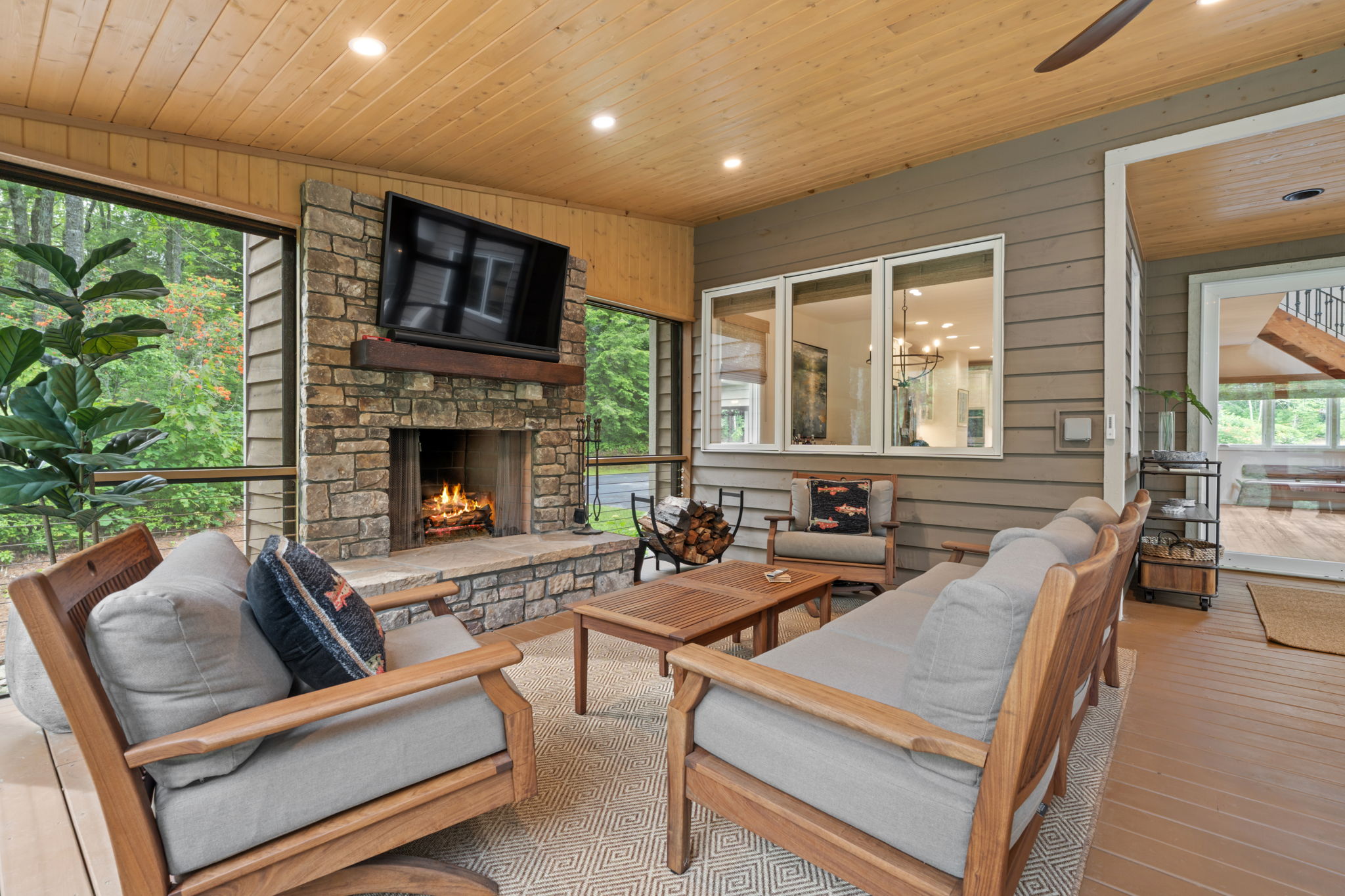 891 Crescent Trail