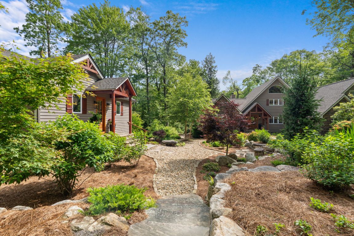 891 Crescent Trail