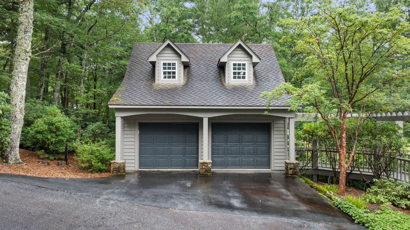 1031 W Rochester Drive