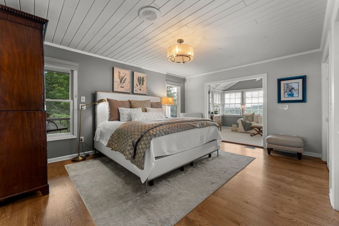 1031 W Rochester Drive