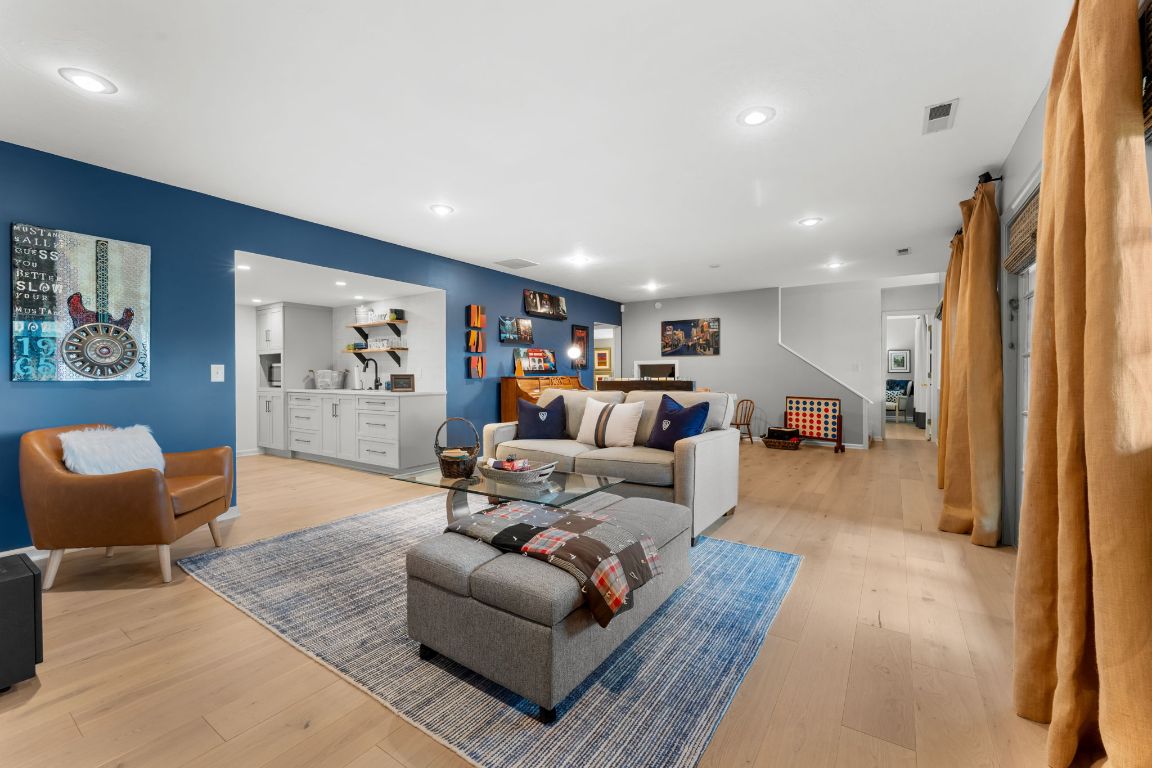 1031 W Rochester Drive