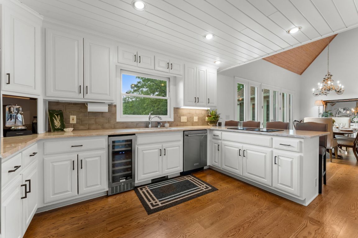 1031 W Rochester Drive