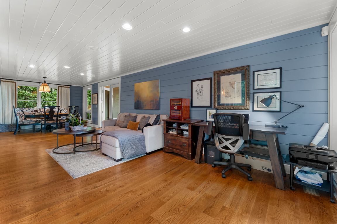 1031 W Rochester Drive