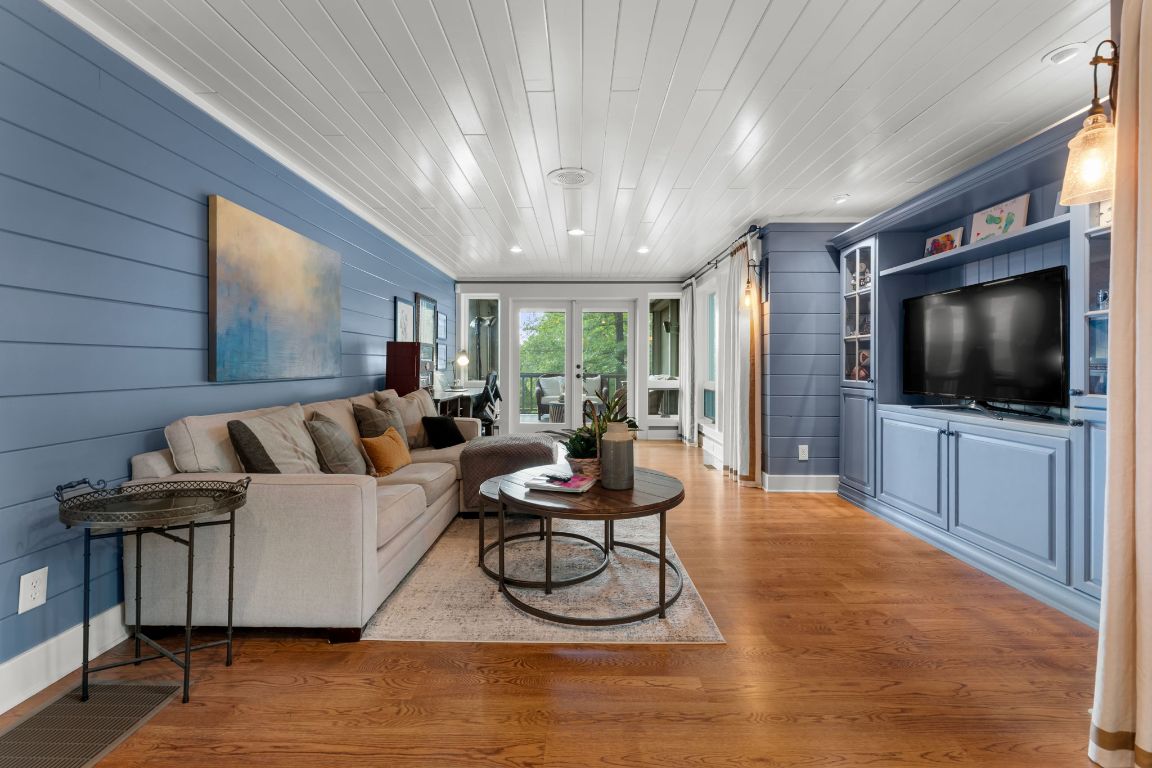 1031 W Rochester Drive