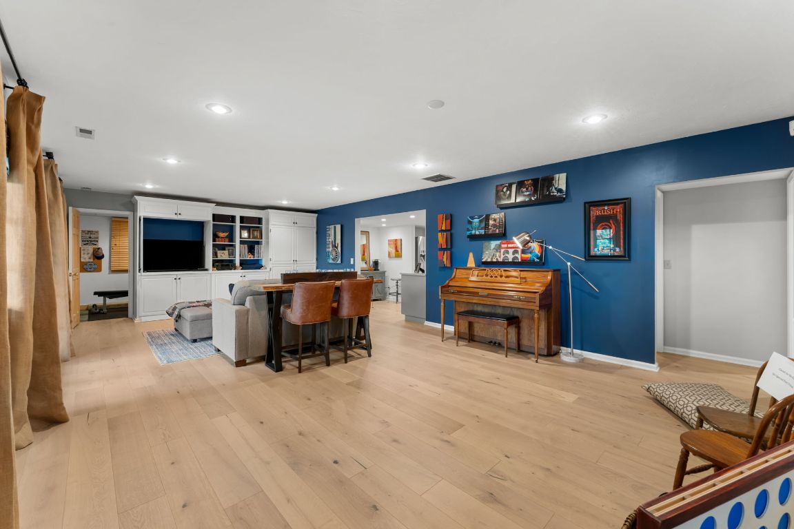 1031 W Rochester Drive