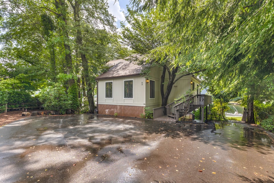 82 Innsbrook Drive