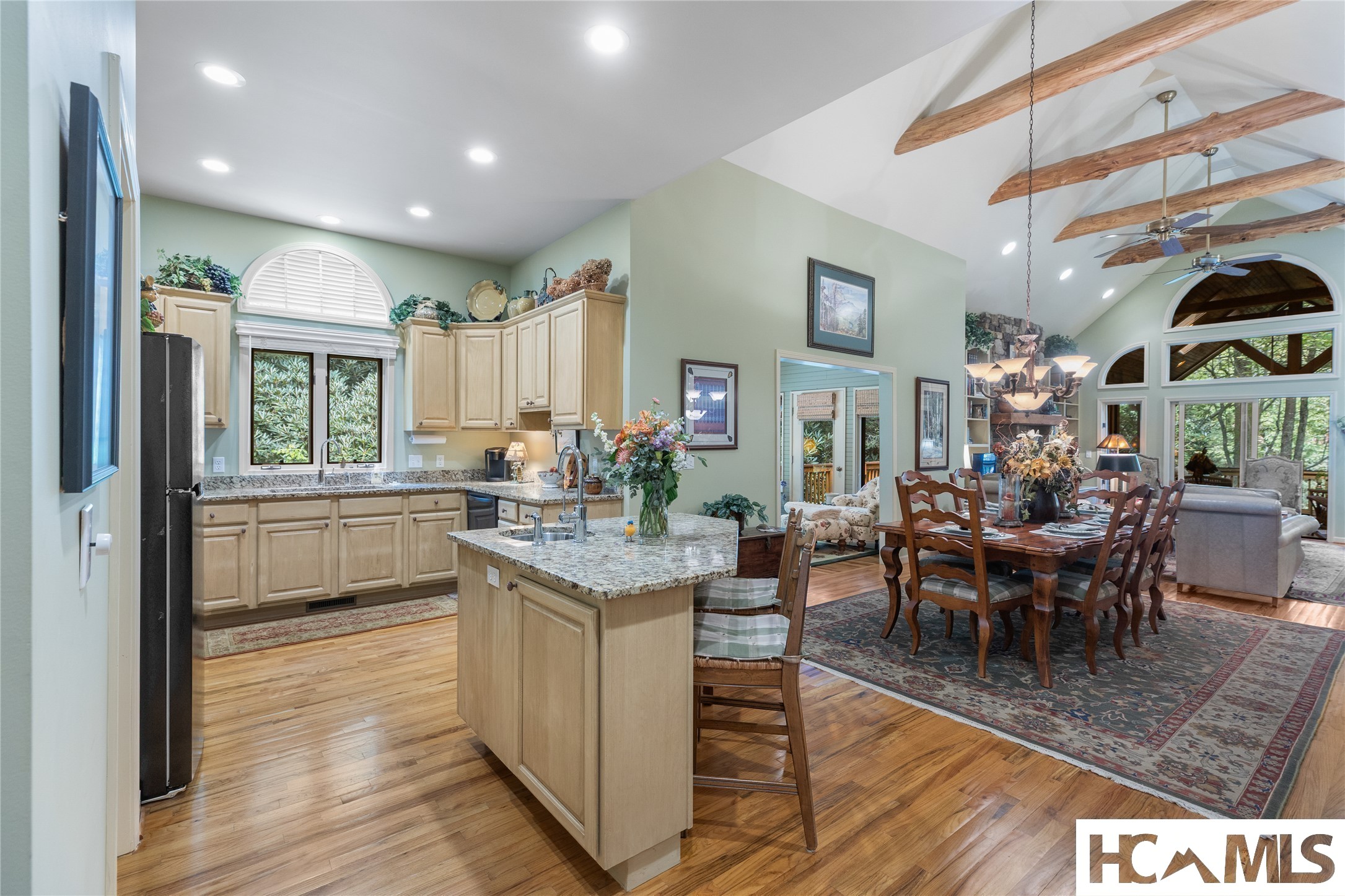 21 Crescent Trail