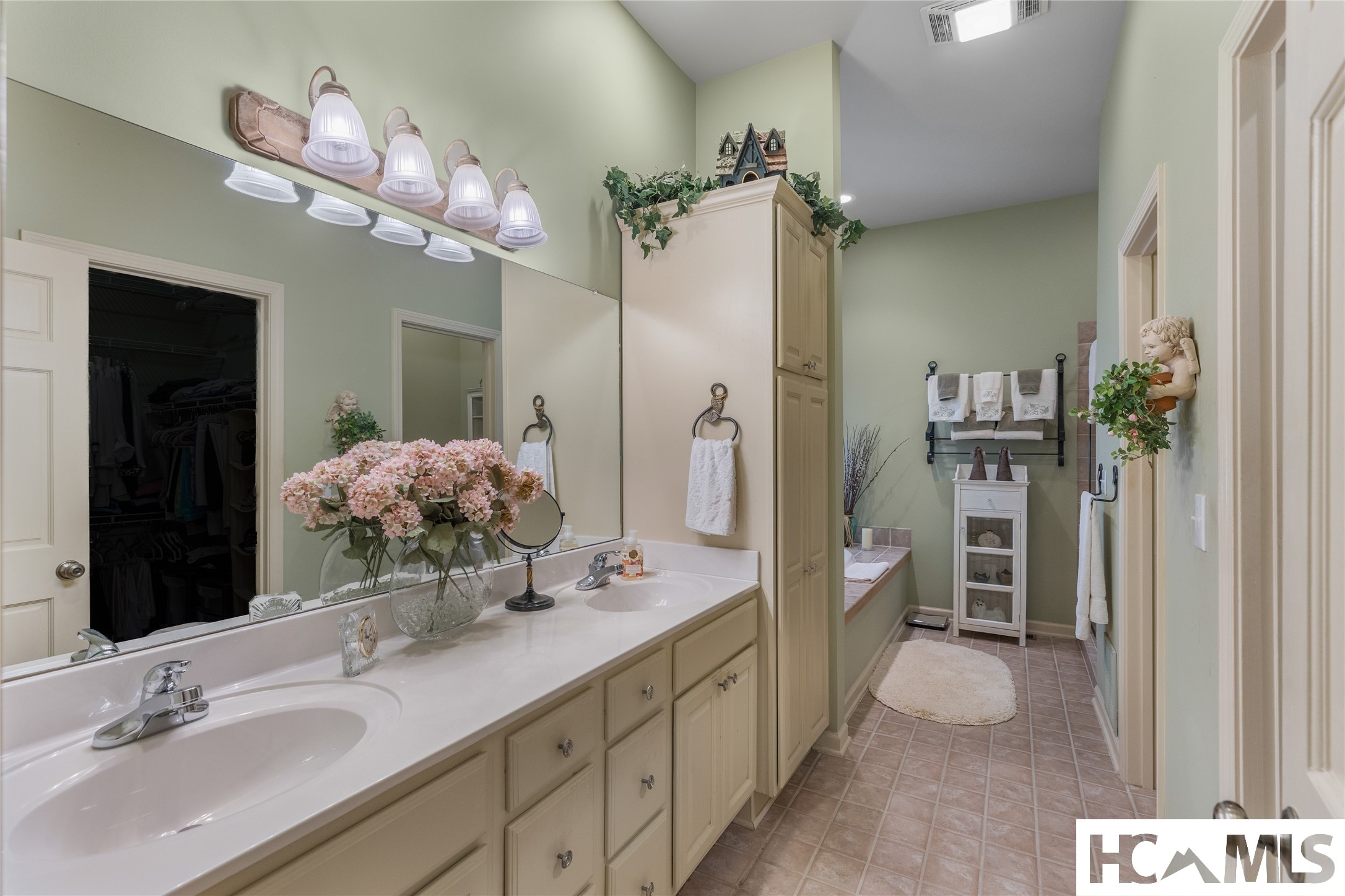 21 Crescent Trail
