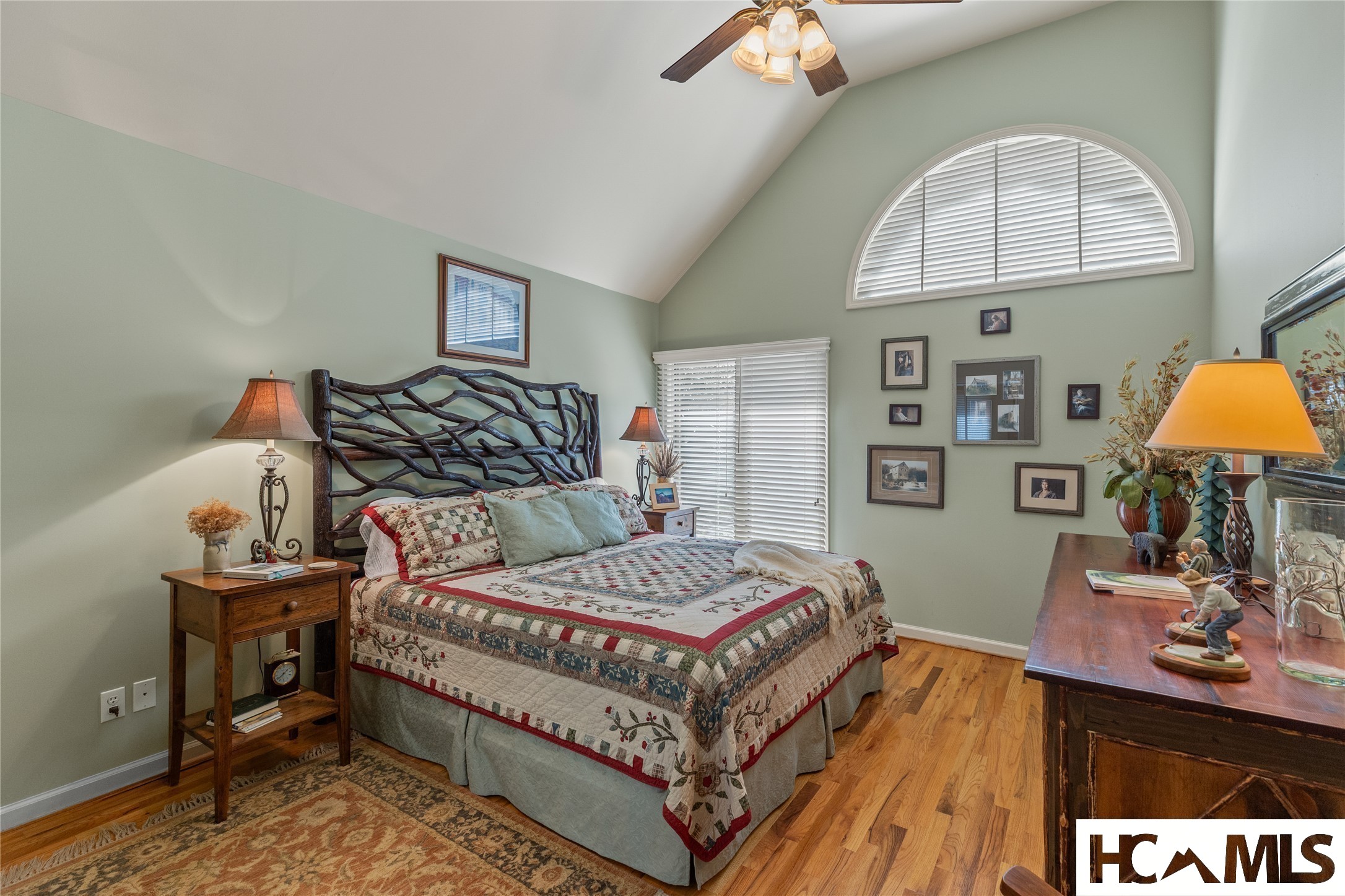 21 Crescent Trail