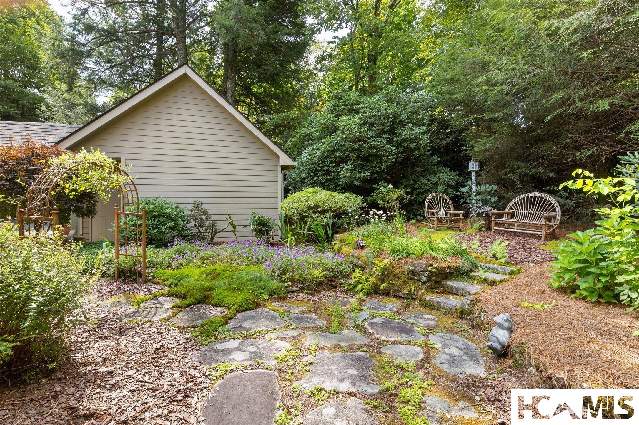 21 Crescent Trail
