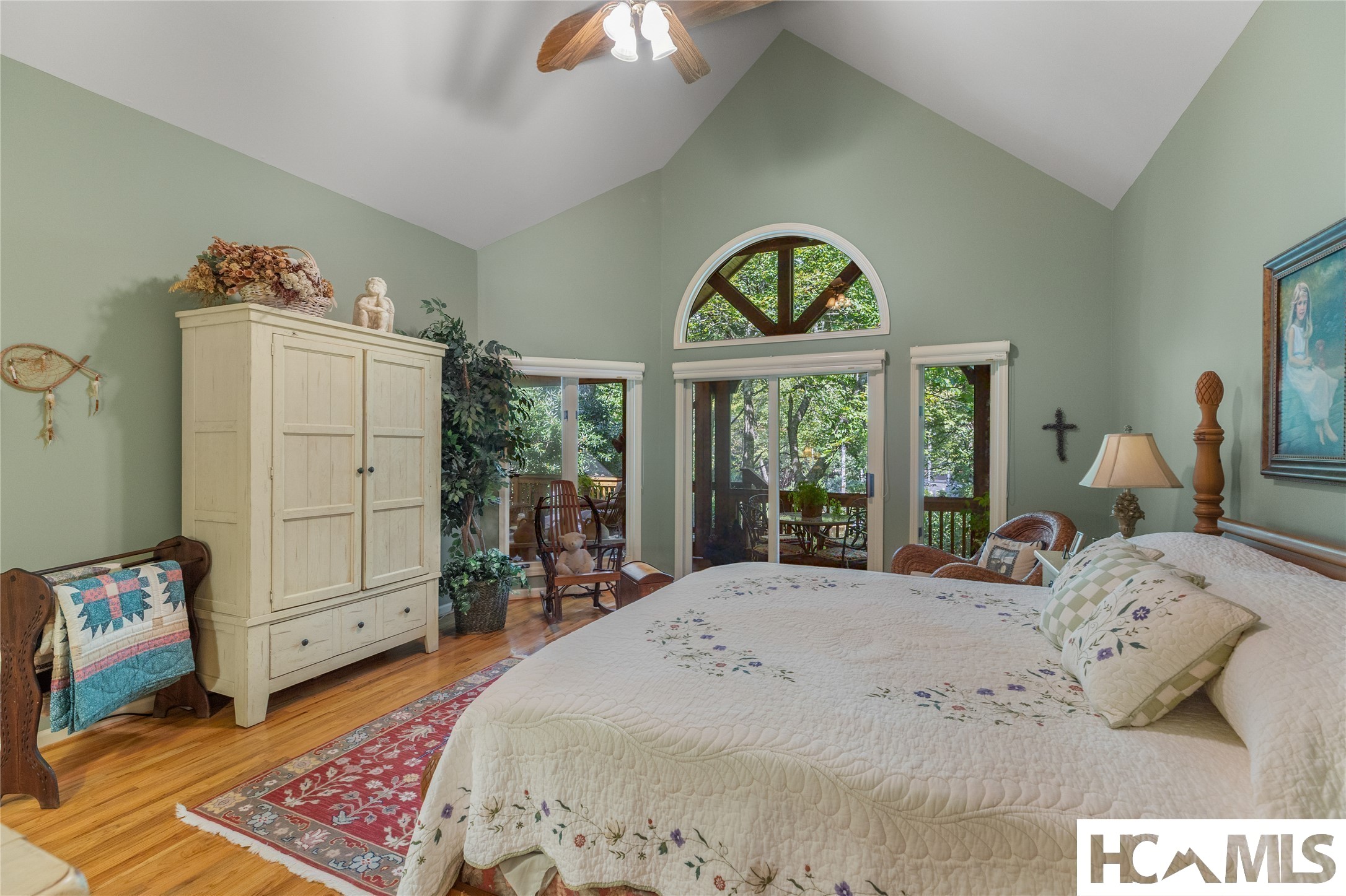 21 Crescent Trail