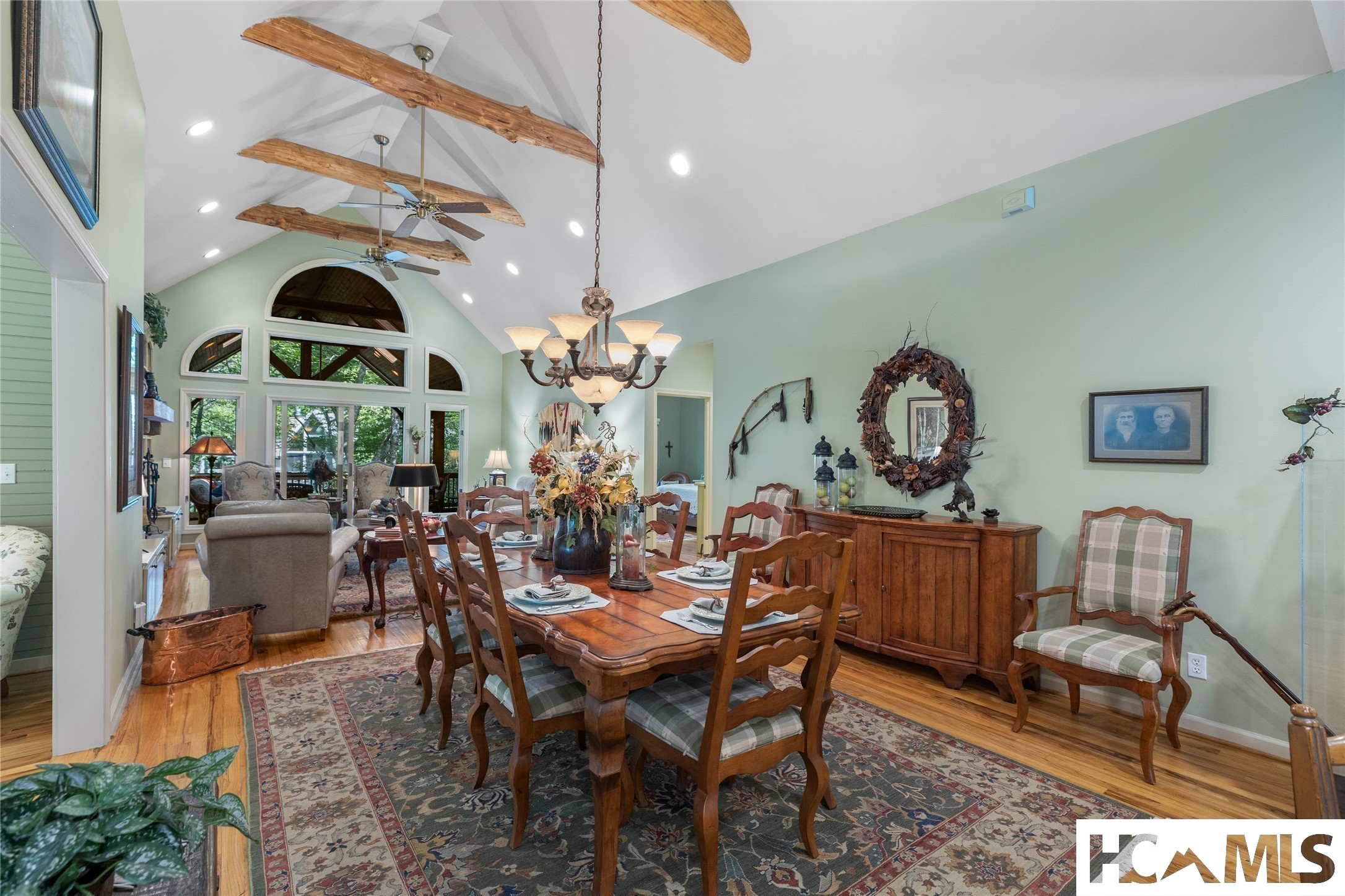 21 Crescent Trail