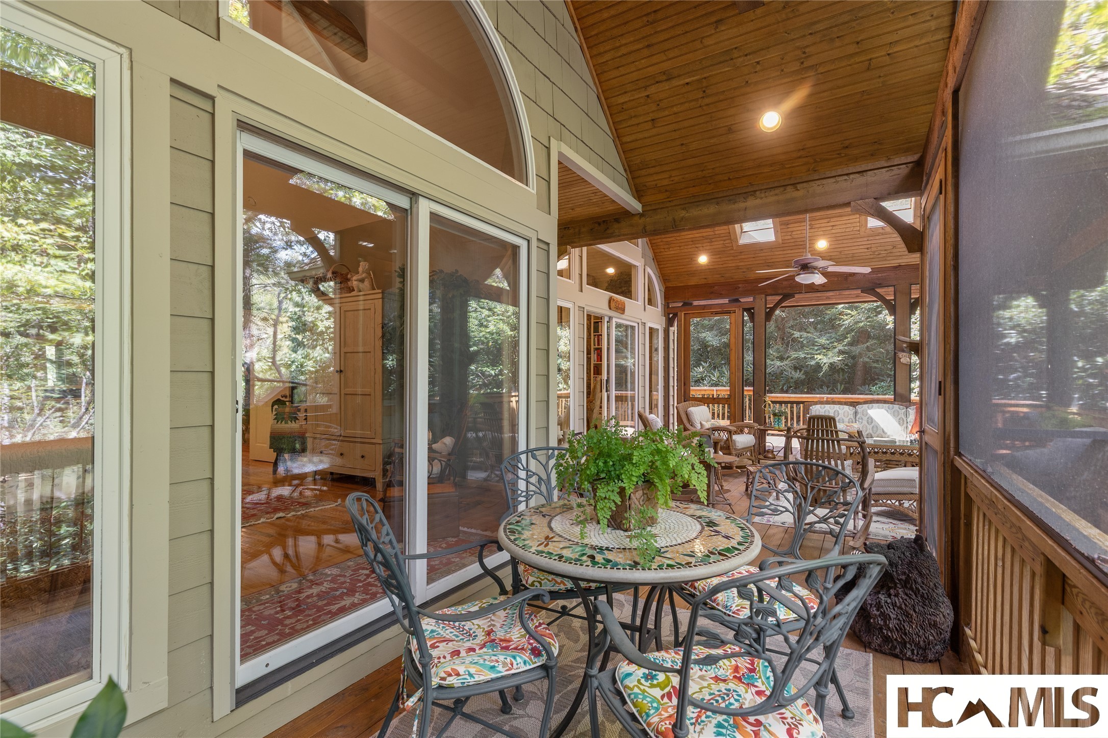 21 Crescent Trail