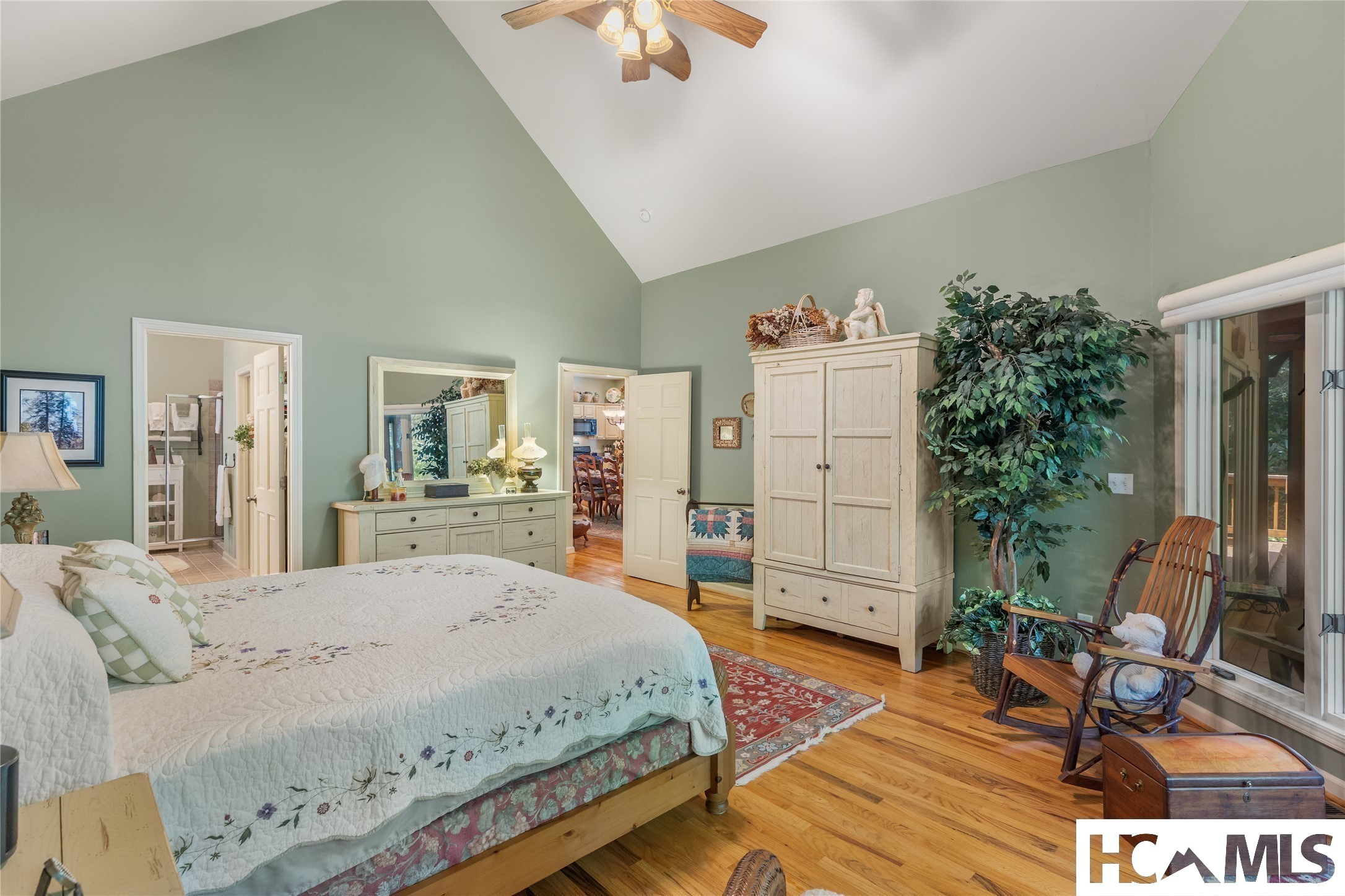 21 Crescent Trail