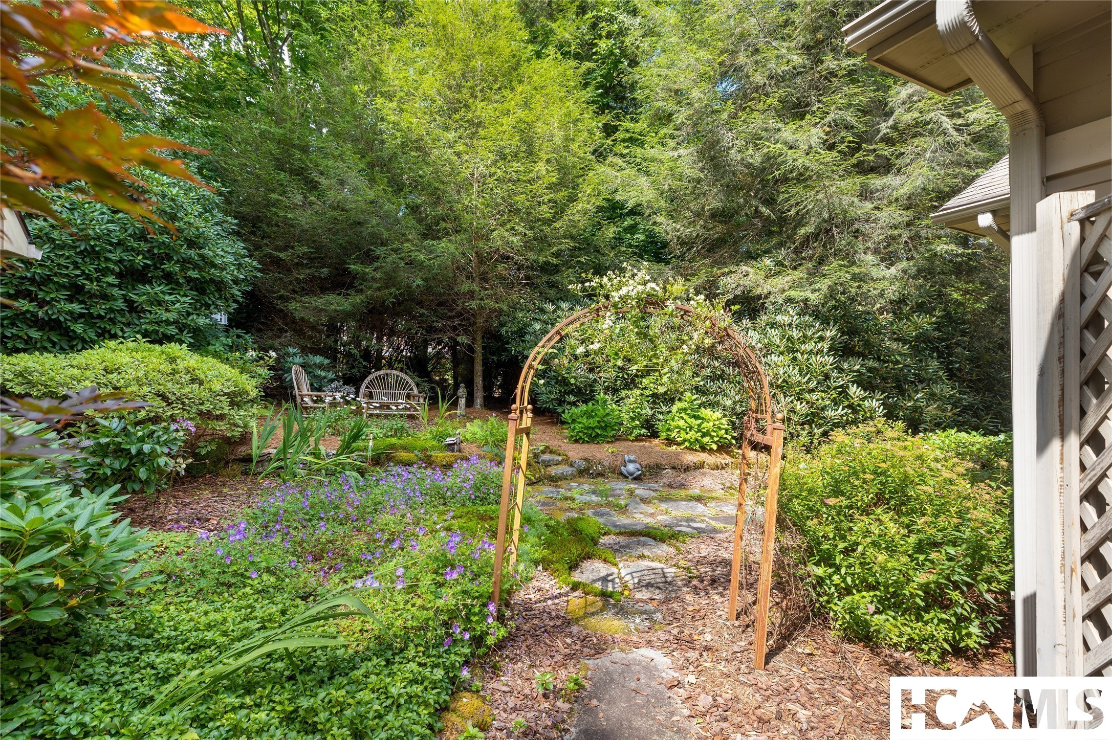 21 Crescent Trail
