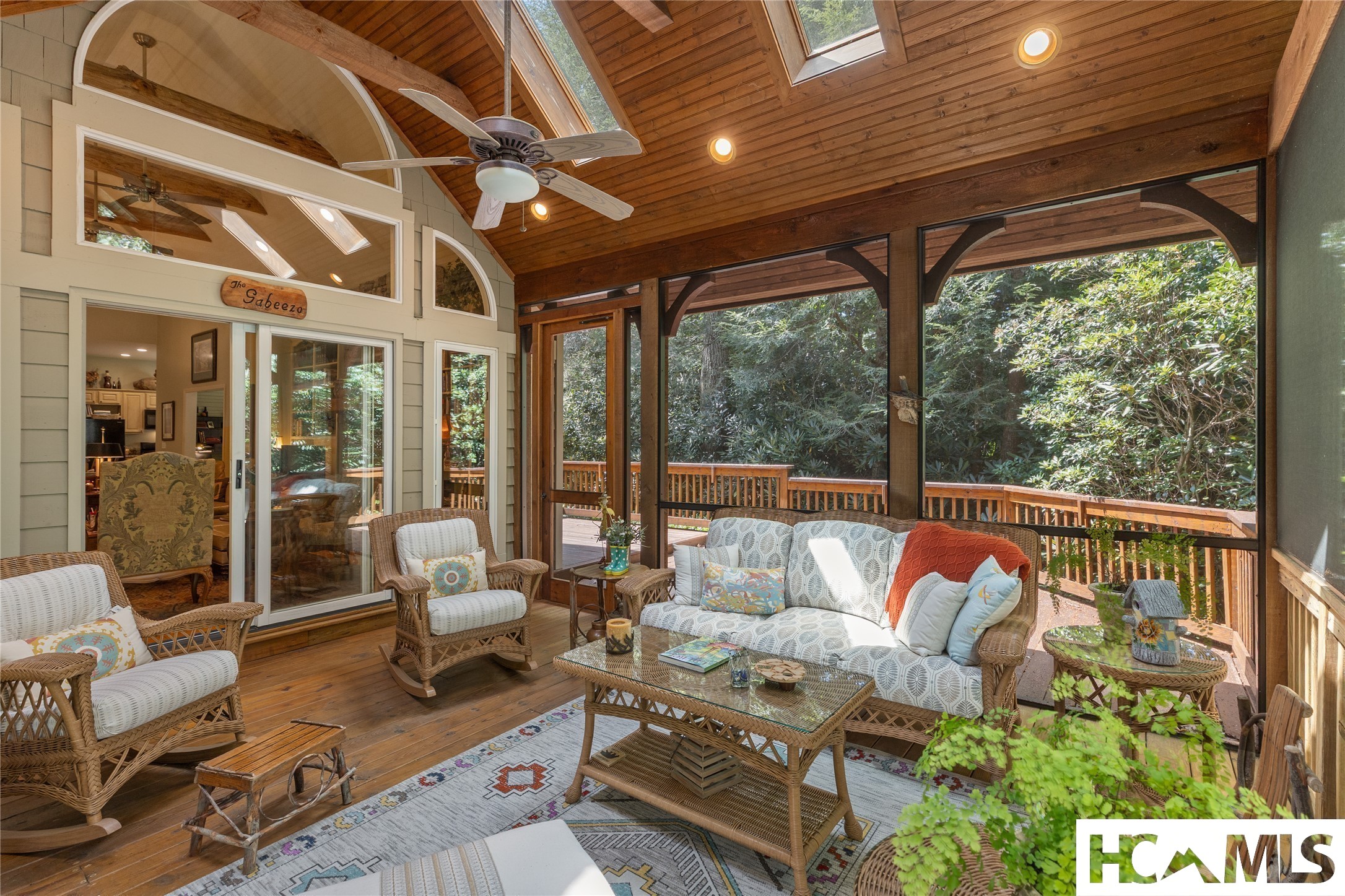 21 Crescent Trail