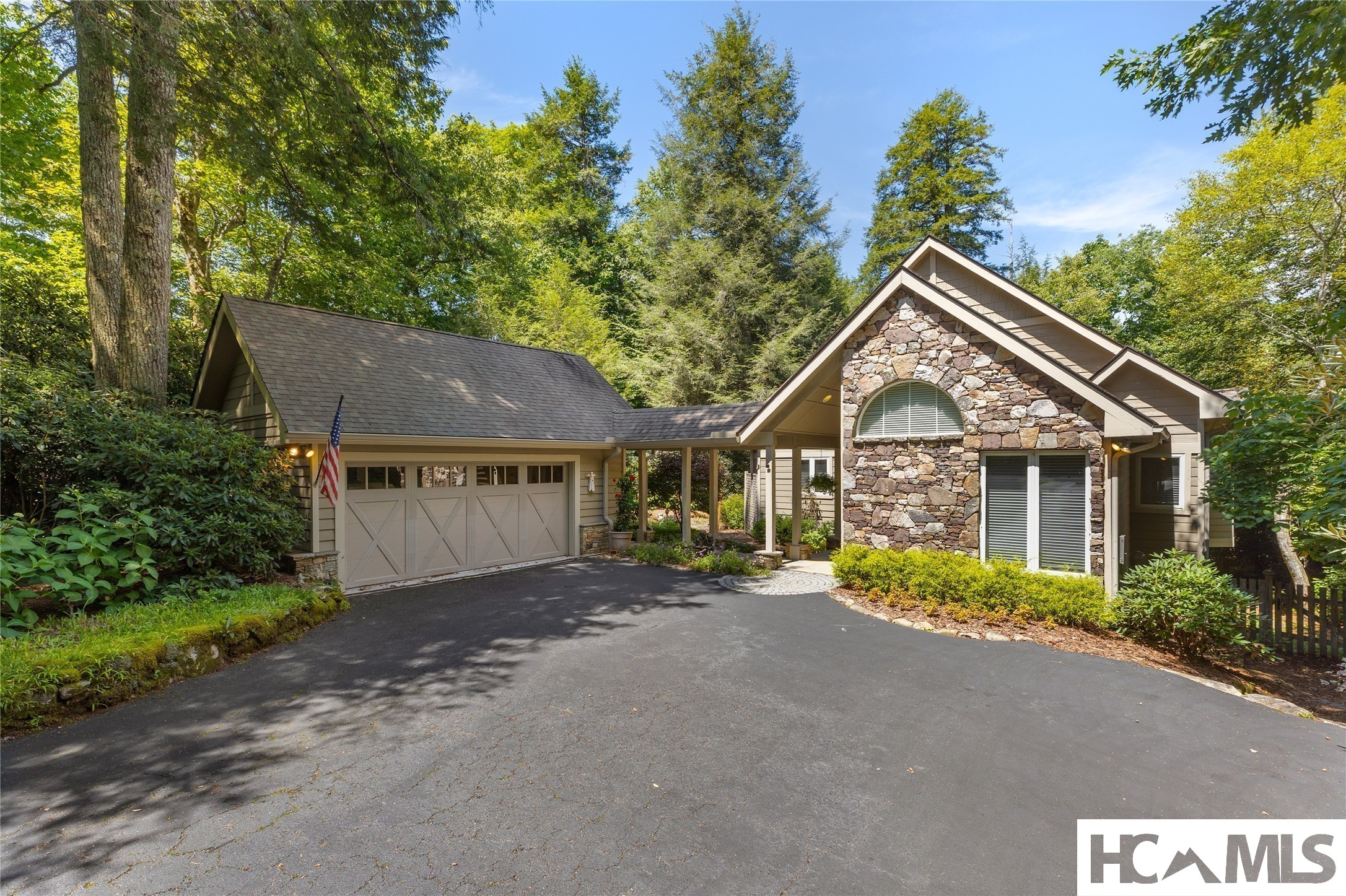21 Crescent Trail