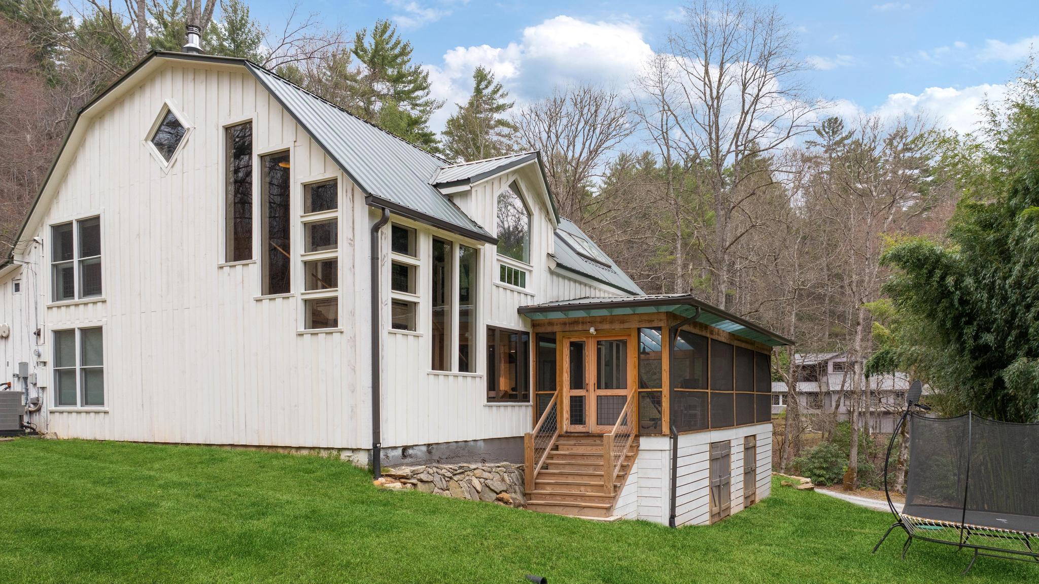 85 Hillcrest Drive