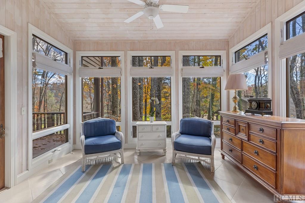 17 Lake Court