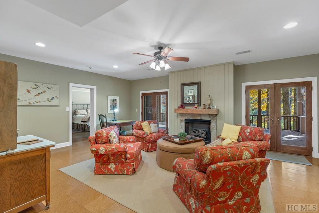 17 Lake Court