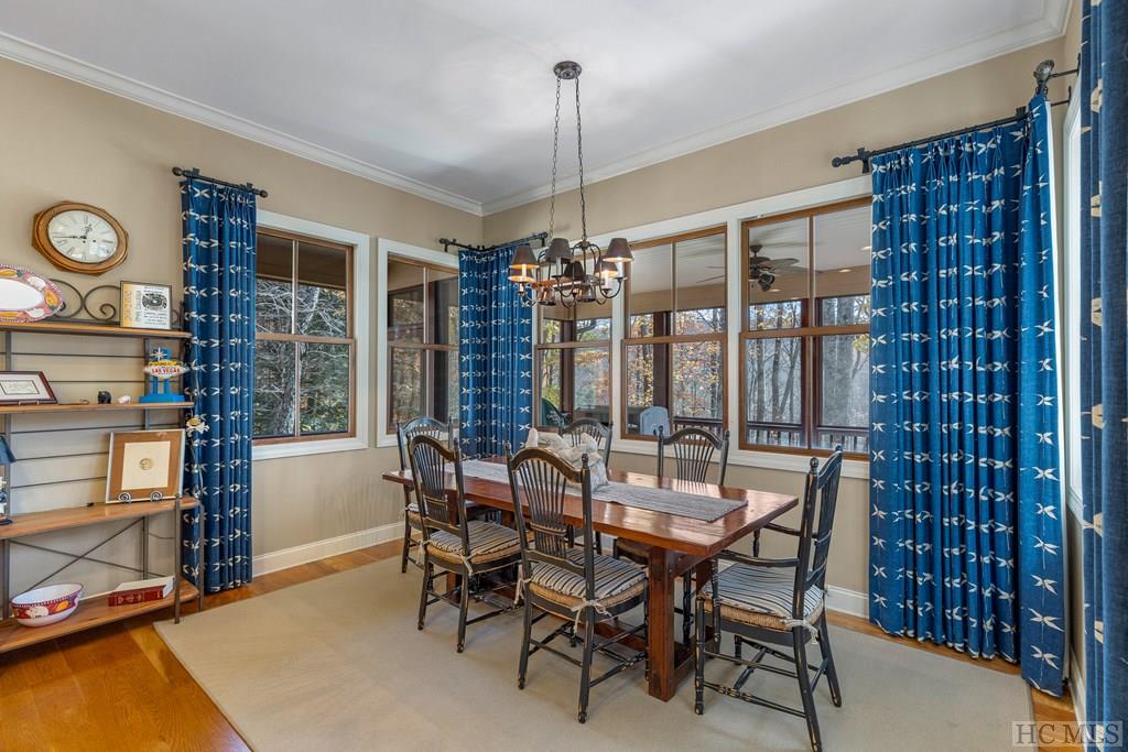 17 Lake Court