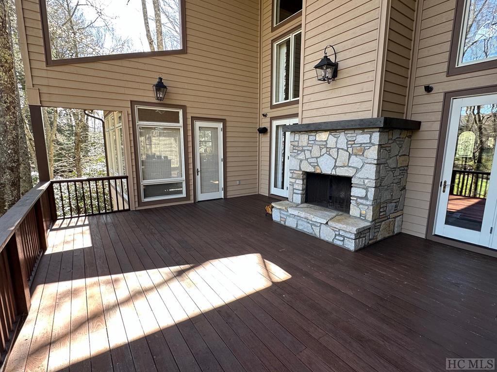 17 Lake Court