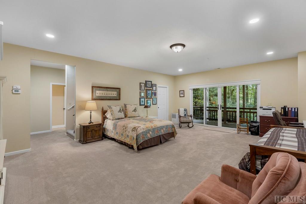 16 Hemlock Way