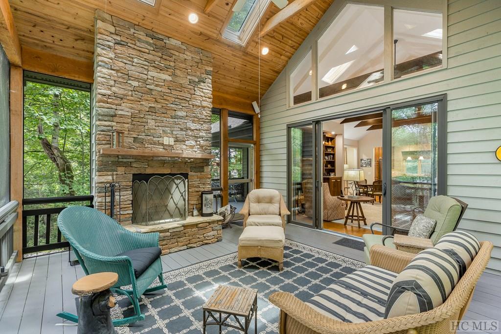 16 Hemlock Way