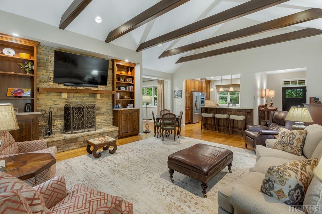 16 Hemlock Way