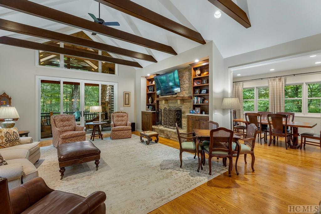 16 Hemlock Way