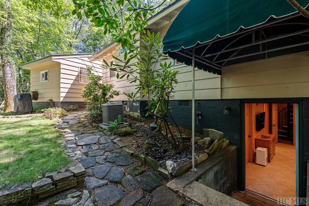 320 Holt Knob Road
