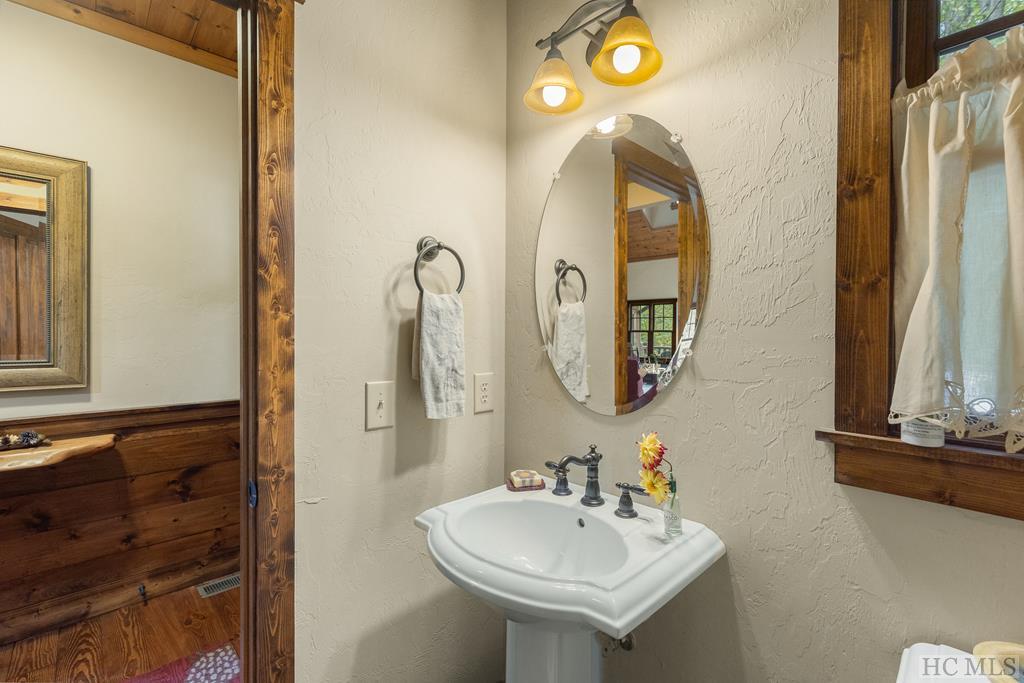 1926 Black Oak Drive