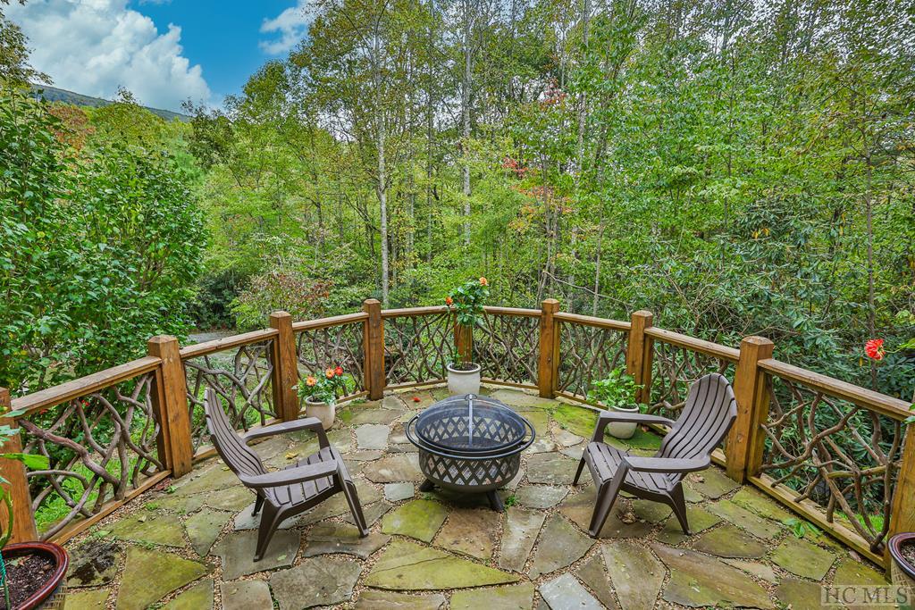 1926 Black Oak Drive
