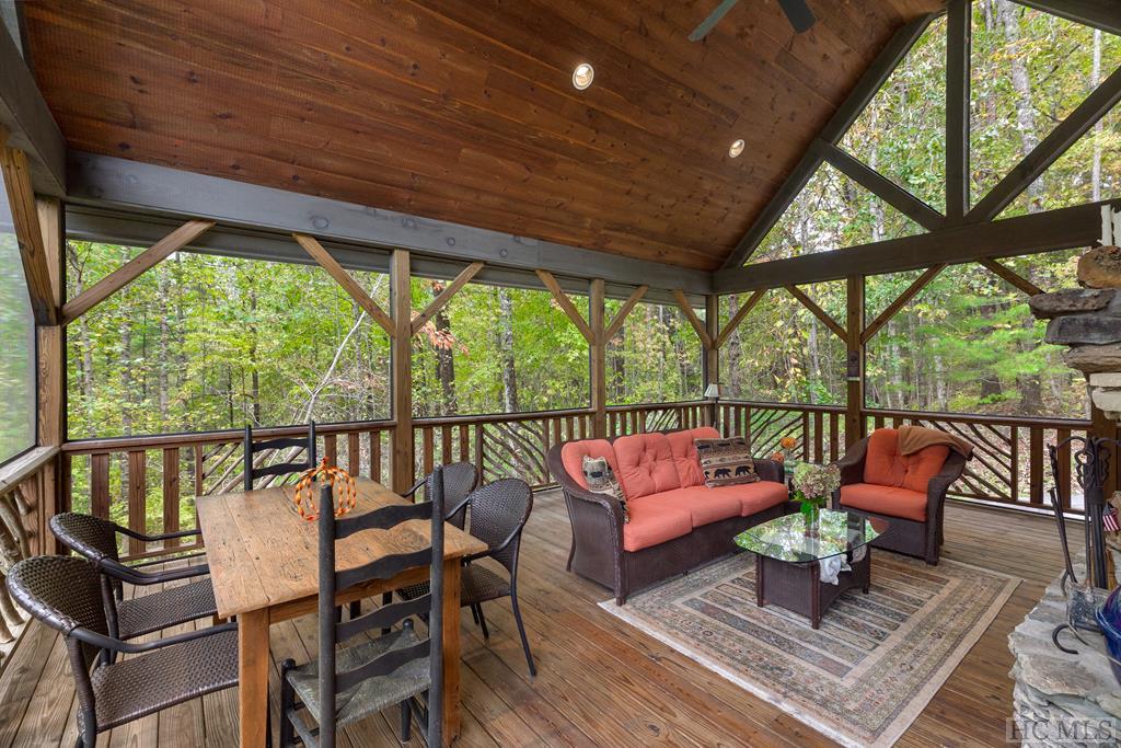1926 Black Oak Drive