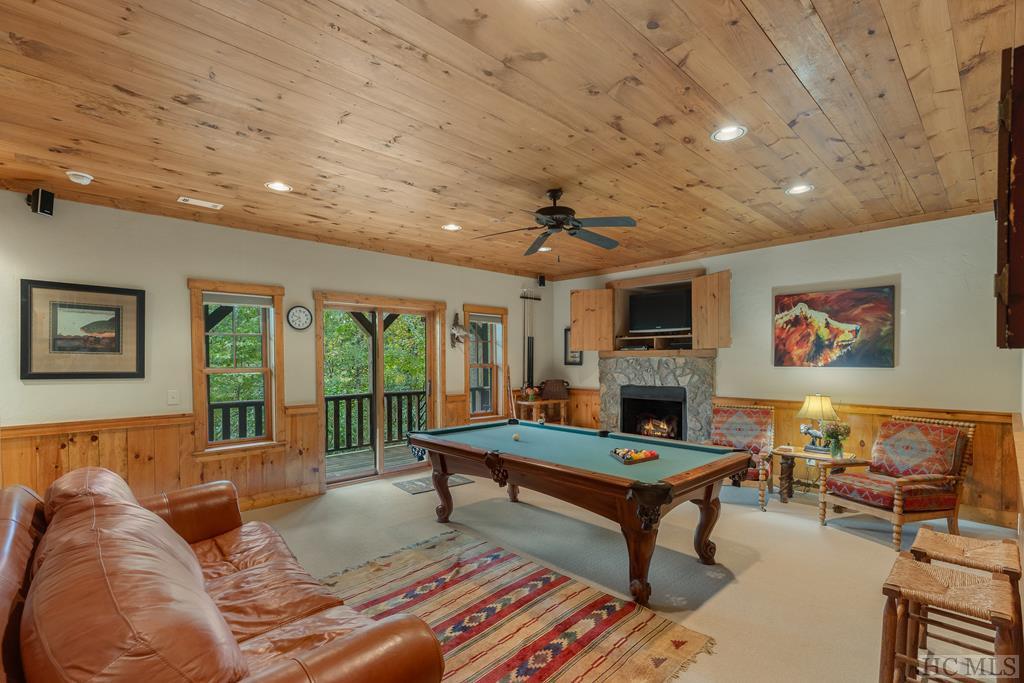 1926 Black Oak Drive