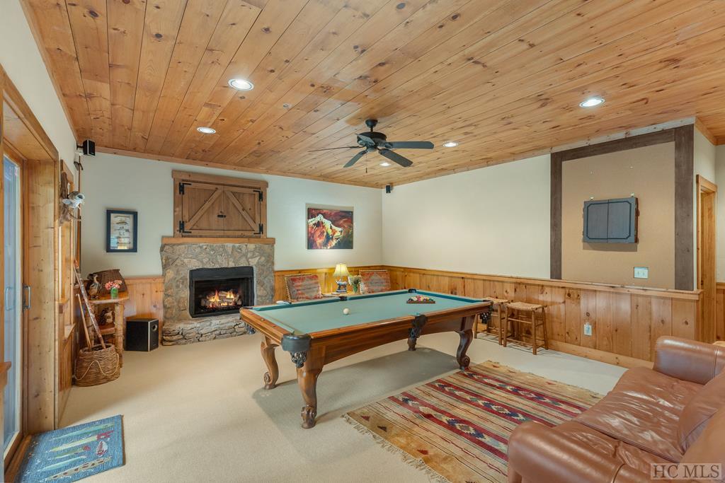 1926 Black Oak Drive