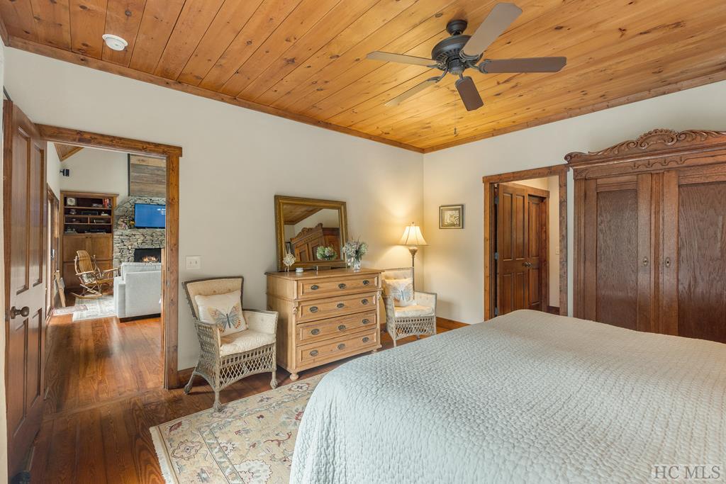1926 Black Oak Drive