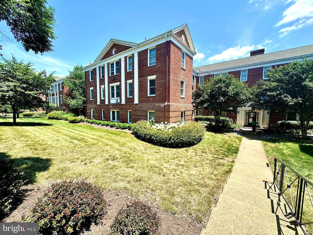922 S WASHINGTON STREET Unit: 108