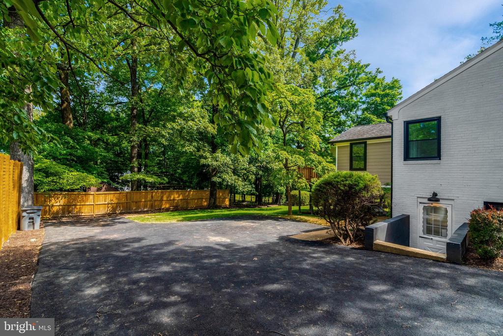 2539 GALLOWS ROAD