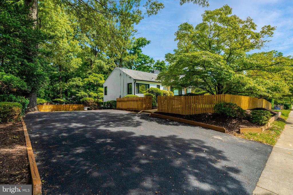 2539 GALLOWS ROAD