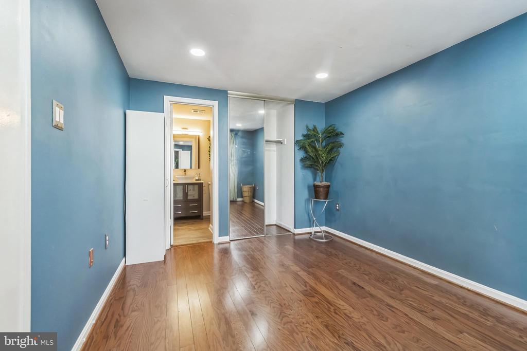 4349 PEMBROOK VILLAGE DRIVE Unit: 40