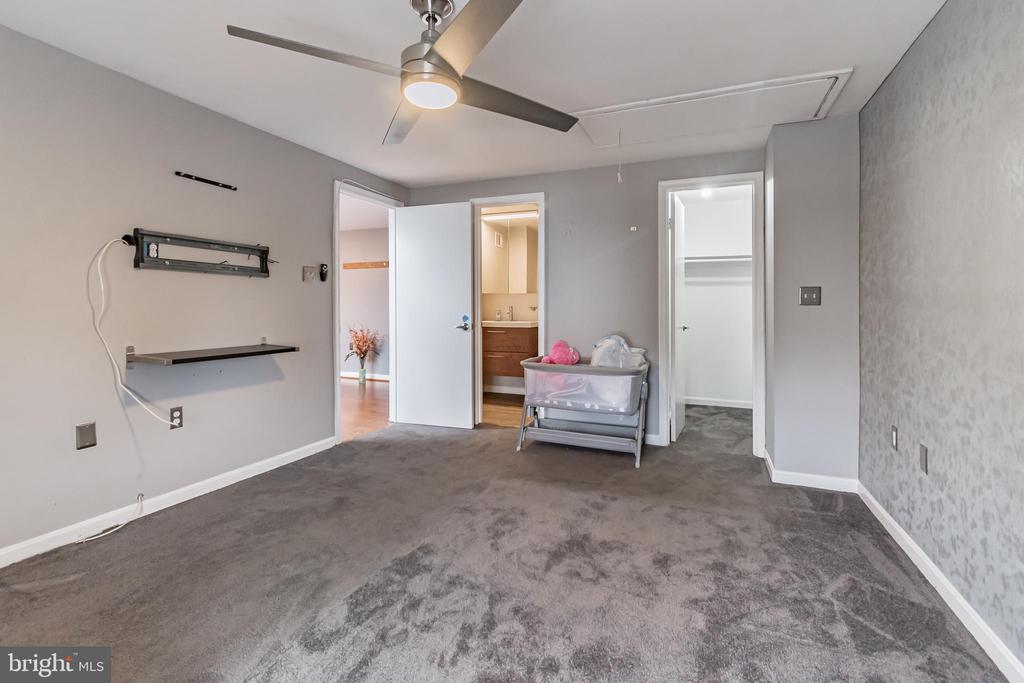 4349 PEMBROOK VILLAGE DRIVE Unit: 40